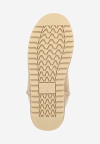 Suela de zapato de goma color beige con un patrón de tracción ondulado. Presenta un logo rectangular insertado con el número '39' en relieve. Diseño texturizado y duradero.