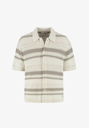 Lyhythihainen neulottu poolopaita, jossa on beigeitä ja harmaanruskeita vaakaraitoja sekä teksturoitu pitsikuvio, edessä napitettava sulkeminen.