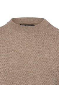Beiger Strickpullover mit strukturiertem Muster, Rundhalsausschnitt und gerippten Bündchen. Etikett im Kragen sichtbar.