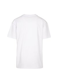 Hvid bomulds t-shirt, korte ærmer, rund hals, lige snit, enkelt design, glat tekstur, ingen synlige mønstre eller accenter.