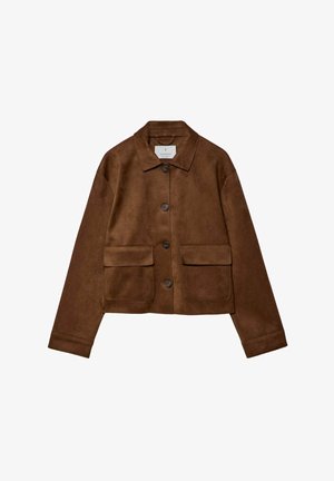 Braune Wildlederjacke mit Kragen, vorderem Knopfverschluss und zwei Brusttaschen. Verfügt über lange Ärmel und einen verkürzten Schnitt.