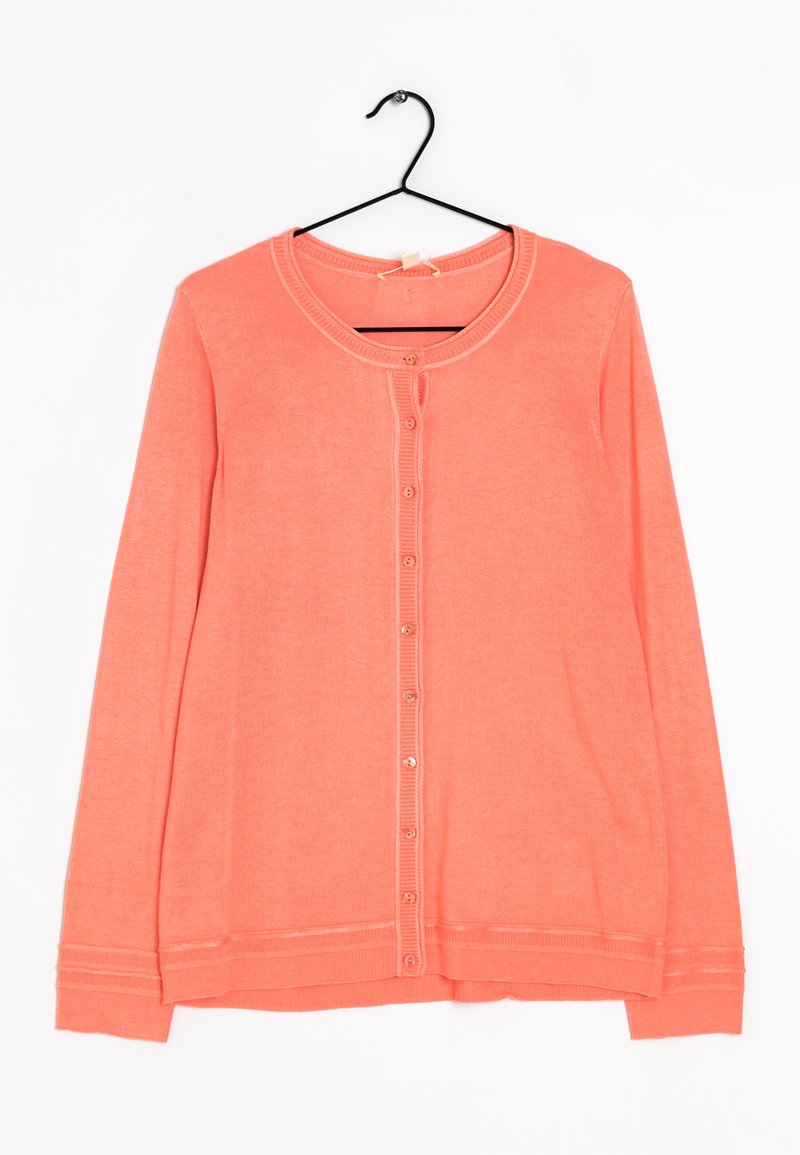 Korallfärgad kofta med långa ärmar, ribbat rundhals och nederkant, med en knappstängning fram med sex runda knappar. Mjuk stickad tyg.