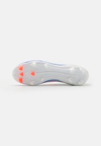 adidas Performance F50 LEAGUE LACELESS FIRM/MULTI-GROUND - Botines de fútbol para terreno firme - footwear white/solar red/lucid blue