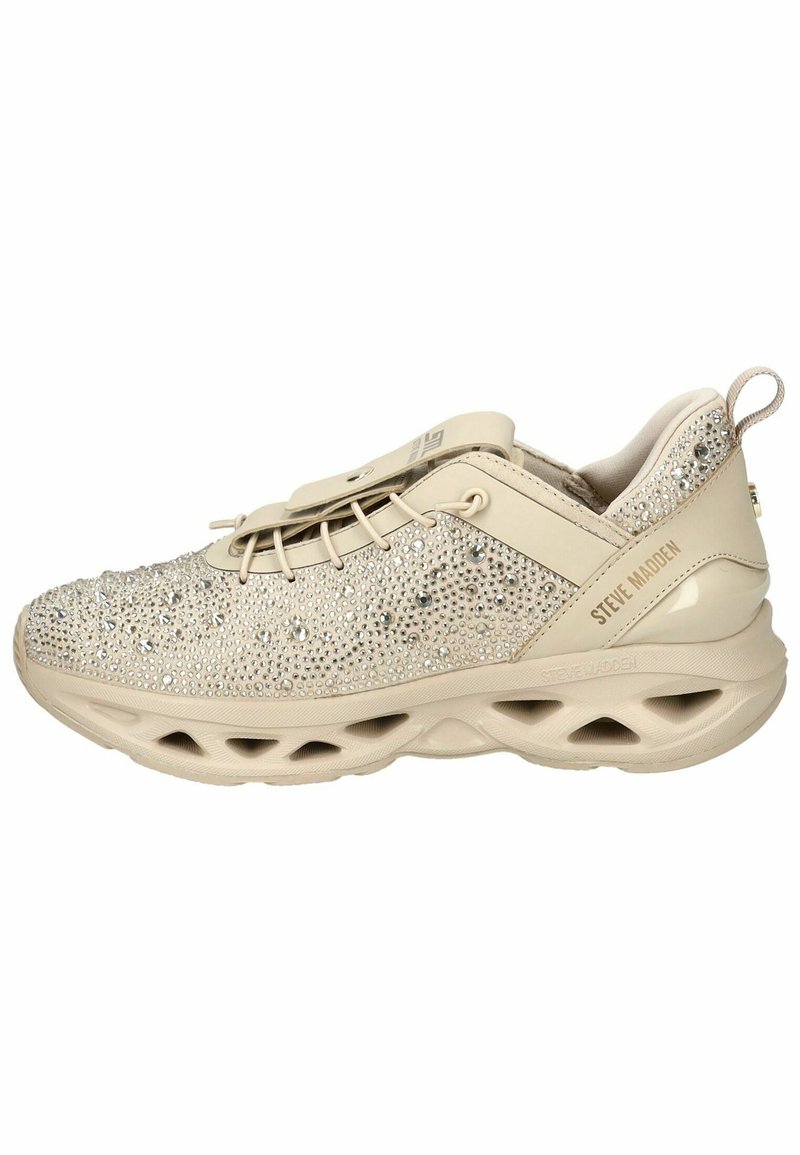 Zapatillas deportivas beige con un diseño superior de pedrería brillante, material sintético suave y una suela texturizada con cortes para mayor transpirabilidad.