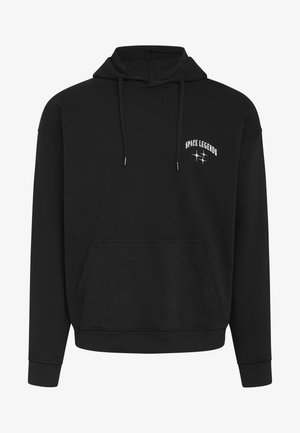 Schwarzer Hoodie aus weichem Stoff mit einer frontalen Kängurutasche, Kapuze mit Kordelzug und weißem "SPACE LEGENDS"-Text auf der Brust.