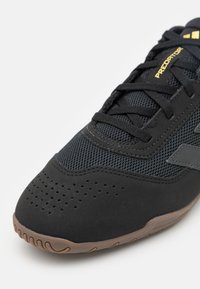 adidas Performance PREDATOR CLUB IN SALA czarny