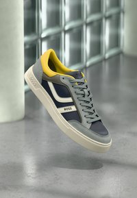 Niet geselecteerd, open grey