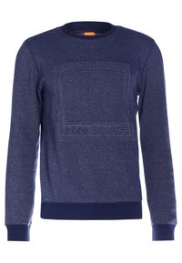 Tmavě modrá mikina s texturovaným předním panelem, kulatým výstřihem a žebrovanými manžetami a lemem. Na hrudi je vyražené logo "BOSS ORANGE".