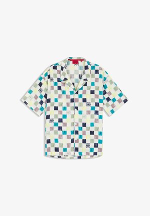Chemise à manches courtes avec motifs en damier multicolores et logos "HUGO" dispersés.