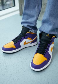 Não selecionado, dark concord/taxi/white/black
