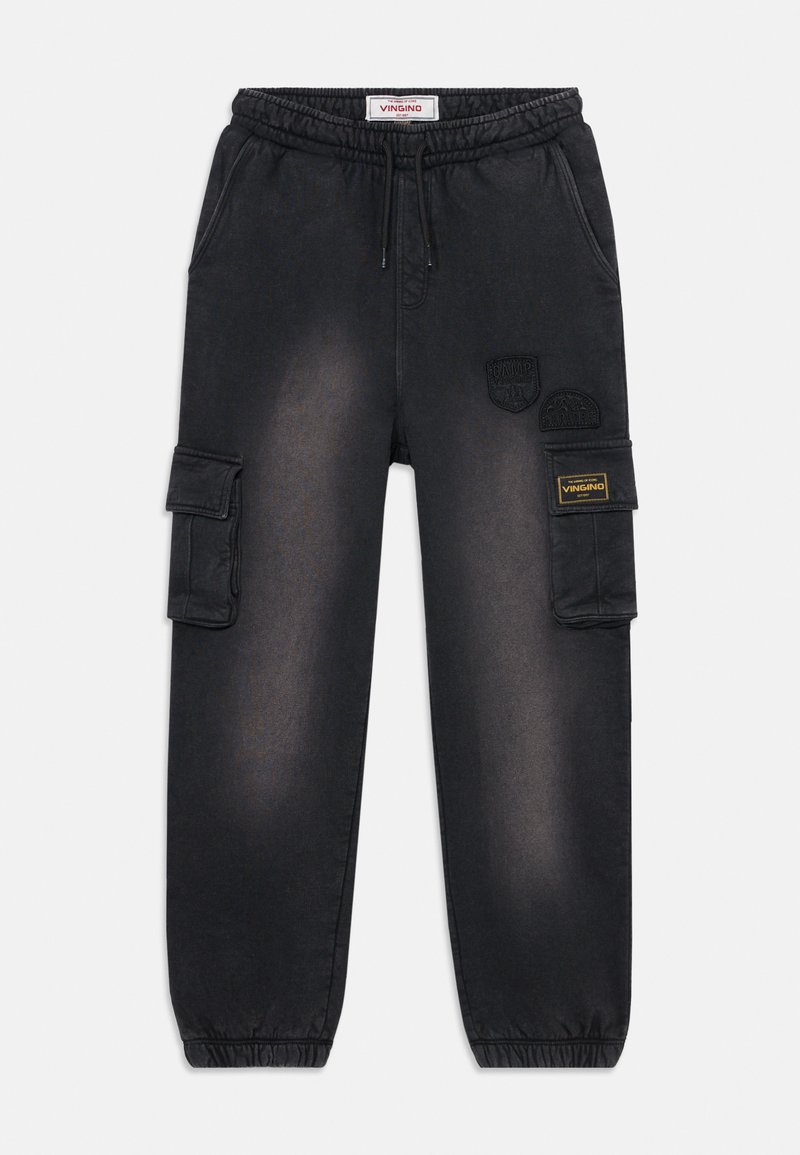 Zwarte cargobroek met elastische tailleband, voorzien van twee zijzakken, een bovenbeenzak en geborduurde patches. Zacht, licht vervaagd stof.
