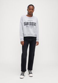 ONLY Petite ONLSWEAT LIFE CREW STATE - Sweatshirt - light grey melange