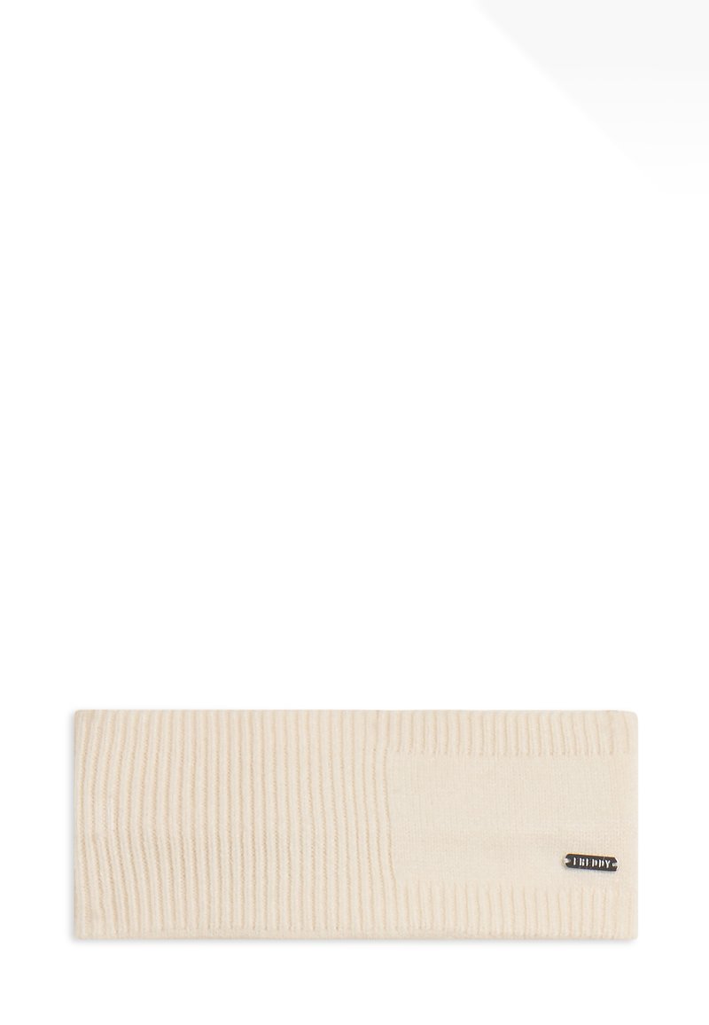 Fascia per la testa a coste beige con una sezione liscia a contrasto, dotata di un piccolo etichetta metallica con marchio. Texture in maglia morbida, forma approssimativamente rettangolare.