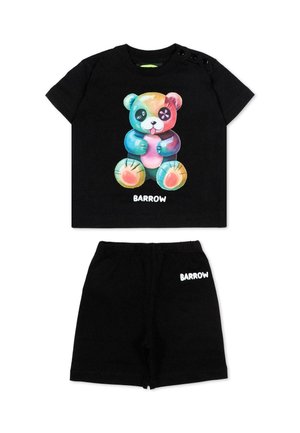 Completo per bambino piccolo nero con grafica colorata di un orsacchiotto sulla maglietta e scritta "BARROW" sia sulla maglietta che sui pantaloncini.
