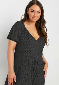 Yours Clothing Maksimekko - black