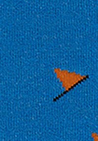 Tessuto blu con un design triangolare arancione e accenti neri a pois. La texture sembra tessuta con una finitura uniforme.