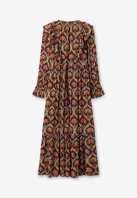 Robe maxi en tissu bordeaux profond avec un motif floral et de feuilles en jaune et vert. Présente un col à volants et des manches longues. Ourlet évasé.