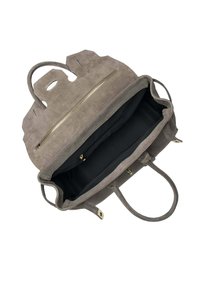 Szara zamszowa torebka z dwoma górnymi uchwytami, złotym zamkiem błyskawicznym, czarną podszewką wewnętrzną oraz wewnętrzną kieszenią na zamek do organizacji.