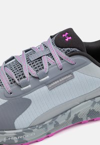 Under Armour BANDIT TRAIL 3 - Metsajooksu tossud - modern gray/titan gray/vivid magenta