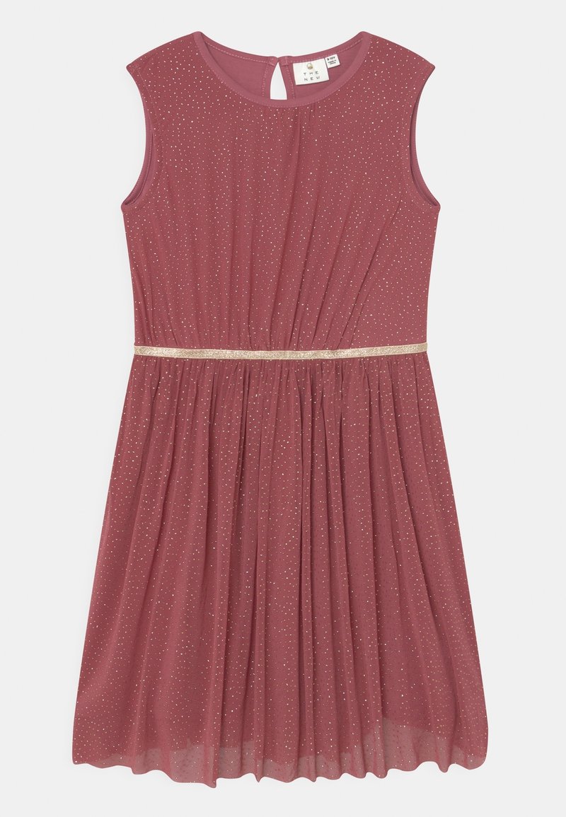 Sukienka bez rękawów w kolorze przykurzonego różu z teksturowanym wykończeniem, posypana srebrnymi kropkami, z dopasowanym stanem i złotym akcentującym paskiem. Otwór w kształcie klucza z tyłu.