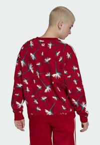 adidas Originals THEBE MAGUGU SWEATSHIRT - Sweatshirt - power red   multicolor