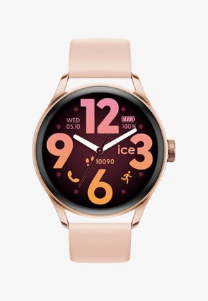 Ronde smartwatch met een roségouden kast, zwarte bezel en een zachte roze siliconen strap. Kleurrijk digitaal display toont de tijd en fitnessstatistieken.