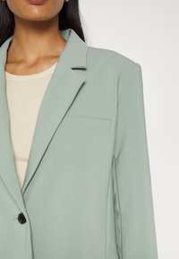 Modström GALE - Casaco curto - sage