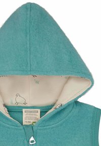 Türkiser Fleece-Weste mit Kapuze, die eine weiche Textur aufweist. Das Innenfutter ist mit cremefarbener Stoff ausgekleidet, der schwarze Schaf-Illustrationen zeigt. Mit Reißverschluss.