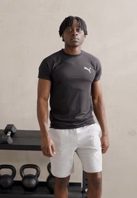 Puma EVOSTRIPE - Jednoduché tričko - puma black
