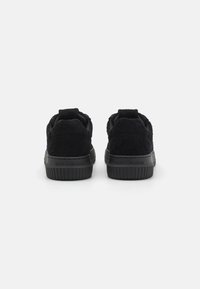Calvin Klein Jeans CHUNKY CUPSOLE - Tossud - triple black