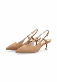 Paire d'escarpins slingback en daim beige avec talons kitten, bouts pointus et brides réglables à la cheville, sur fond blanc.