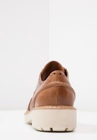 Clarks Šněrovací boty - brown
