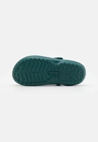 Crocs CLASSIC LINED - Tamancos - evergreen