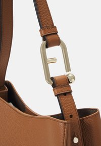 Furla NUVOLA S BUCKET BAG - Sac à main - brown