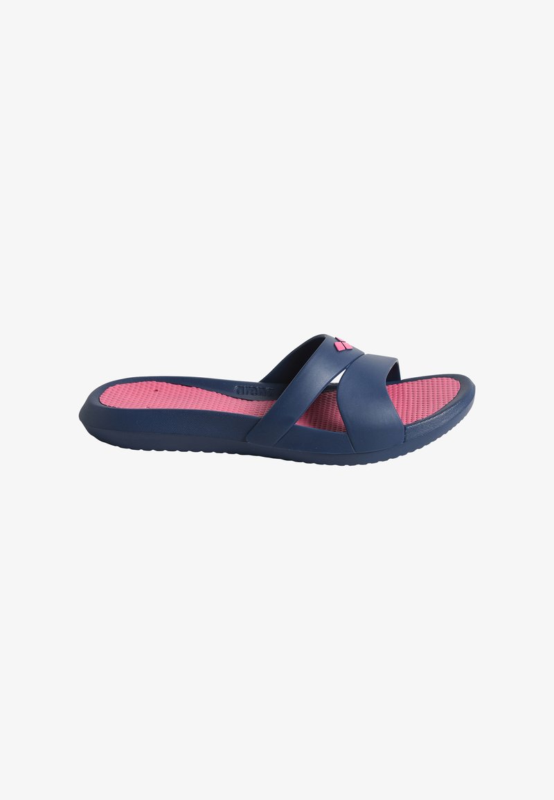 Marineblå slidesandal med krydsede stropper. Tekstureret pink indersål, fleksibel gummi ydersål, med et lille logo detalje på den øverste strop.