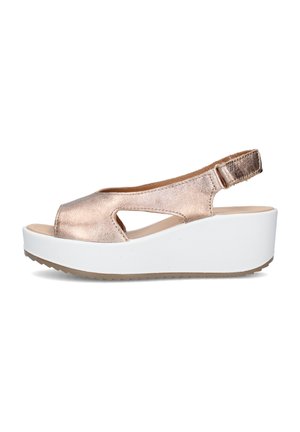 Sandalo zeppa in pelle color oro rosa con punta aperta, cinturino posteriore e suola platform spessa bianca.