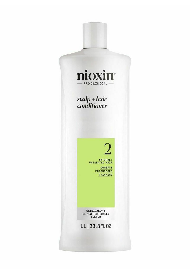 Witte plastic fles van Nioxin hoofdhuid + haar conditioner, met een groene label met tekst voor natuurlijk/onbehandeld haar, 1L formaat.
