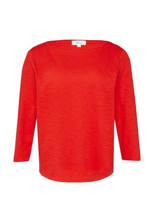 Haut rouge à manches longues en tissu léger, avec un col rond et une coupe décontractée. La texture est légèrement côtelée.