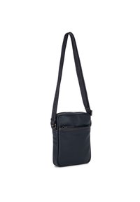 Borsa a tracolla in pelle blu scuro con tracolla regolabile, scomparto principale con zip e tasca frontale. Texture liscia e design minimalista.