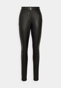 Čierne skinny nohavice z faux kože s vysokým pásom, obsahujúce dve predné vrecká a zapínanie na gombík v páse. Hladká textúra.