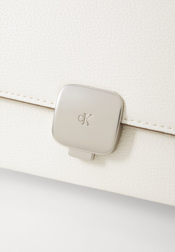 FORGED CHAIN FLAP BAG - Cross body bag - tofu4