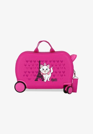 Maleta infantil de color rosa brillante con cuatro ruedas, que presenta un gato de dibujos animados blanco, la Torre Eiffel, corazones y el texto "Marie".