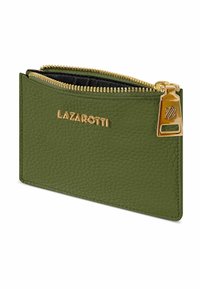Portefeuille en cuir vert avec finition texturée, fermeture zippée dorée et accents en métal. Présente le logo de la marque embossé à l'avant.
