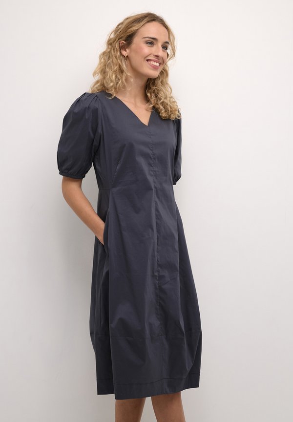 CUANTOINETT - Freizeitkleid - castlerock