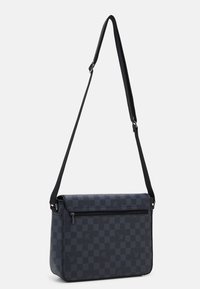 JOOP! CORTINA PIAZZA NEVIO MESSENGER UNISEX - Taška s příčným popruhem - darkblue
