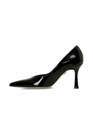 Black patent leather high-heeled pump, pointed toe, glossy finish, slender heel with a slightly flared base, classic design.