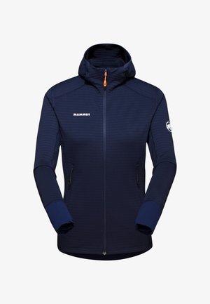 Navy Mammut kurtka wykonana z materiału softshell, z pełnym zamkiem, kapturem i zamykanymi na zamek bocznymi kieszeniami; strukturalny design z pomarańczowymi akcentami.