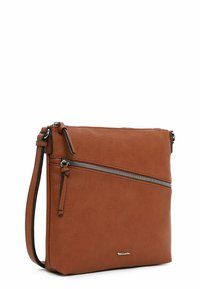 Borsa a tracolla in pelle marrone con tasca con cerniera e tracolla regolabile. Texture liscia, design minimalista e dettagli in metallo argentato.