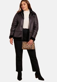 Friends Like These BONDED AVIATOR STYLE - Giacca in similpelle - black