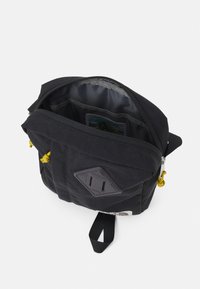 The North Face BERKELEY CROSSBODY UNISEX - Borsa a tracolla - black/mineral gold